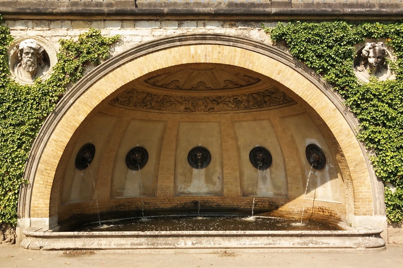 Schloss und Park Sanssouci in Potsdam