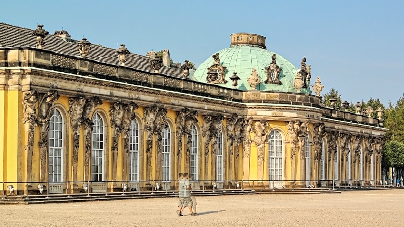 Schloss und Park Sanssouci in Potsdam